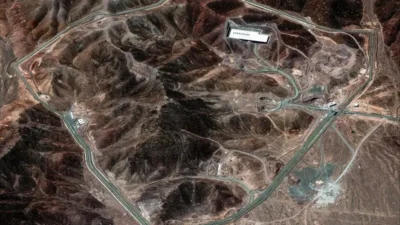 Gambaran umum fasilitas pengayaan Fordo via citra satelit Maxar